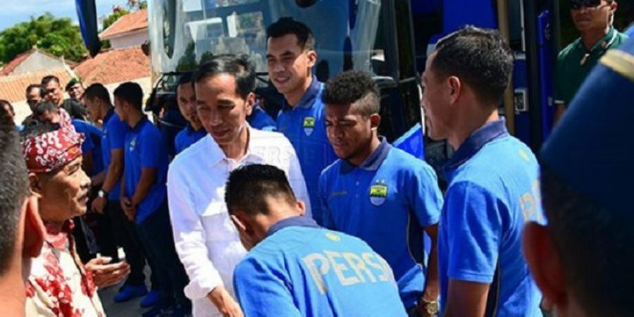 Kasihan, Pria Ini Alami Hal Tak Mengenakan Kala Presiden Jokowi Naik Bus Persib Bandung
