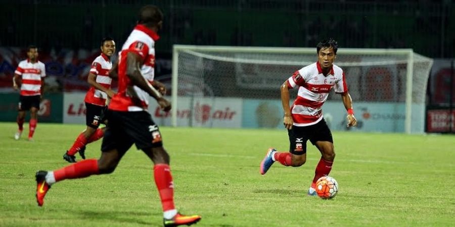 Bek Madura United Tak Takut dengan Michael Essien