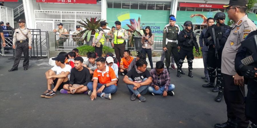Masuk Pintu Akses Jokowi, Polisi Amankan Oknum The Jakmania