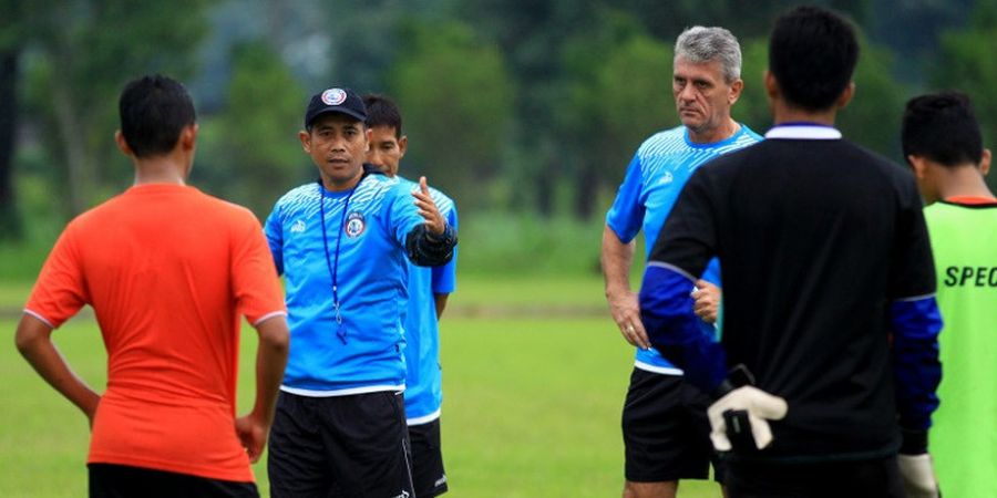 Terlihat Pasif Memburu Pemain, Ternyata Arema FC Terhimpit Kendala Ini