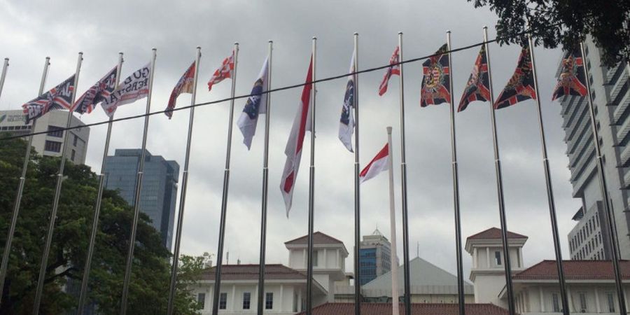 Bendera Indonesia dan Persija Dikibarkan Tinggi di Balaikota DKI Jakarta