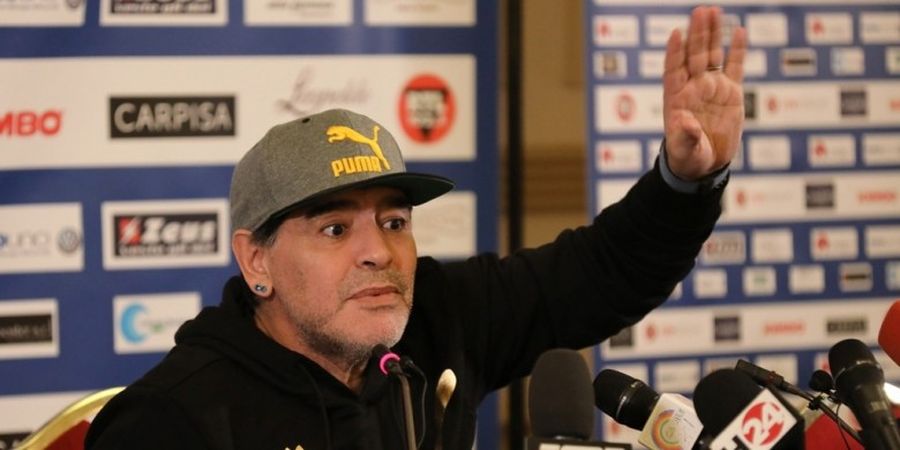 Maradona Paksa Reporter Wanita Buka Baju