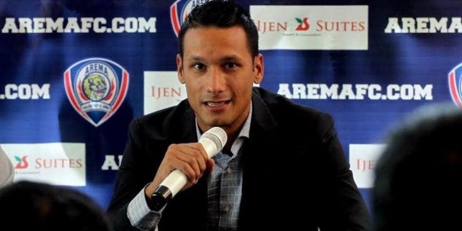 Raphael Maitimo Pamit Tinggalkan Arema FC