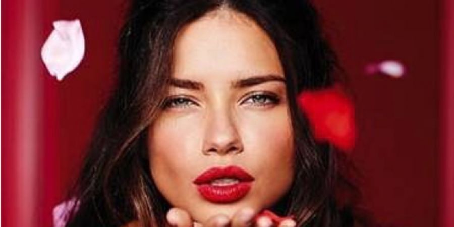 Makin Seksi Kala Berolahraga, Model Victoria's Secret Ini Bisa Buat Cowok-cowok Rela Ngelap Keringatnya