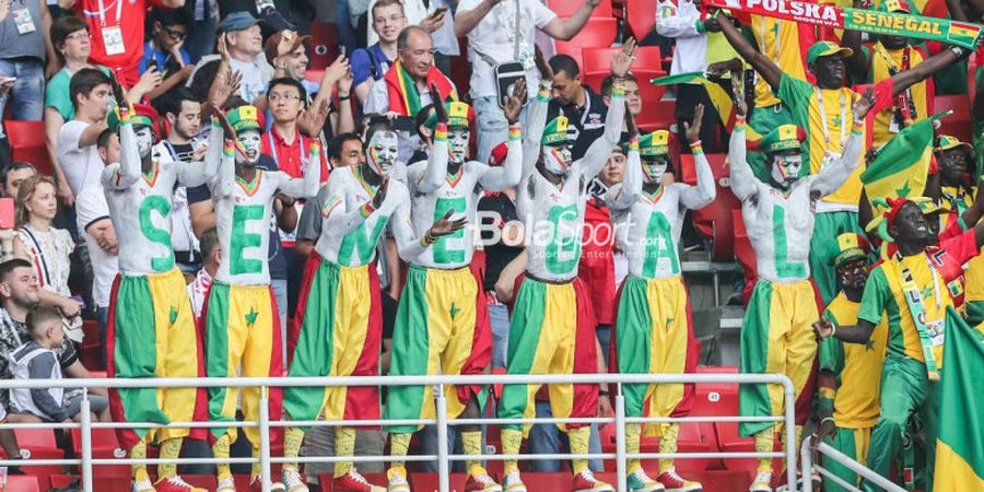 Fan Senegal Bersih-bersih Stadion Usai Kalahkan Polandia