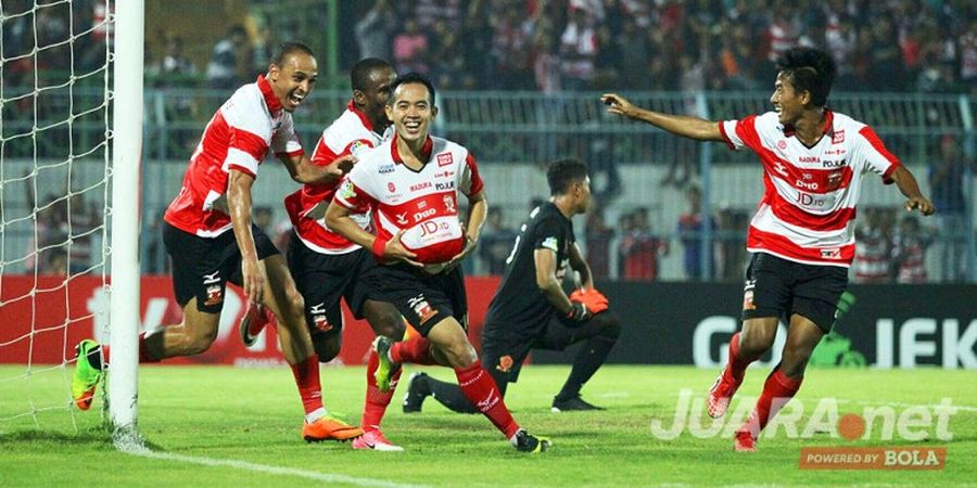 Kalahkan Odemwingie, Gelandang MU Jadi Pemain Terbaik Liga 1 Mei 2017