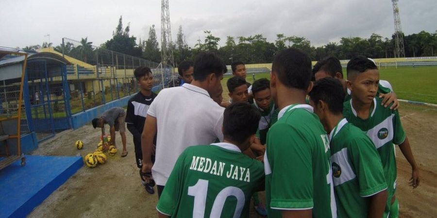 Saktiawan Sinaga Kini Membina Pemain Muda Medan Jaya