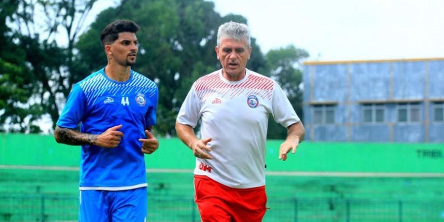 Arthur Cunha Siap Bersaing dengan Tiga Stopper Lain untuk Pilar Utama Arema FC