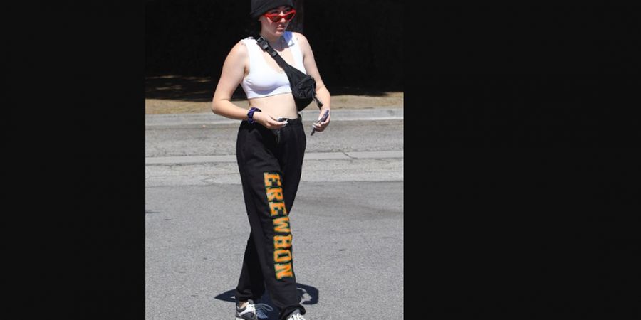 Miley Cyrus Bersama Sang Adik Curi Perhatian Penggemar dengan Tampilan Sporty
