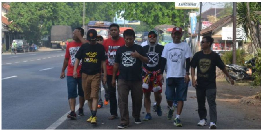 Lolos 16 Besar Liga 2, Suporter dan Manajemen Persibat Batang Jalan Kaki Sejauh 30 KM 
