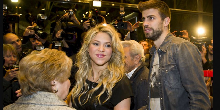 Tanpa Gerard Pique, Shakira Tampil Seksi Ketika Basah-basahan di Sebuah Pantai