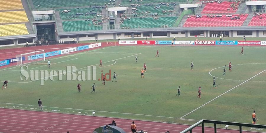 Pelatih PS TNI Sebut Beceknya Stadion Patriot Sebagai Kunci Mengalahkan Persipura