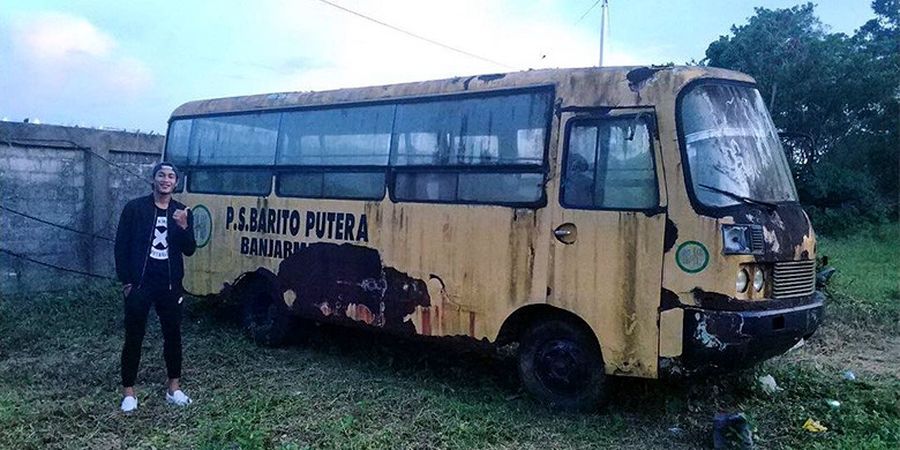 Foto dengan Bus Barito Putera, Hansamu Yama Undang Simpati dari Netizen