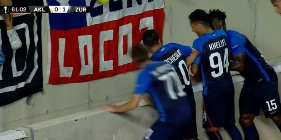 VIDEO - Gagal Keren, Pemain FC Zurich Tercemplung Area Pembatas Stadion Saat Selebrasi