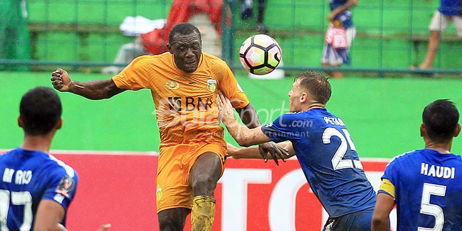 Persela Vs Bhayangkara FC - Gol Perdana Herman Dzumafo Bawa Bhayangkara Unggul di Babak Pertama