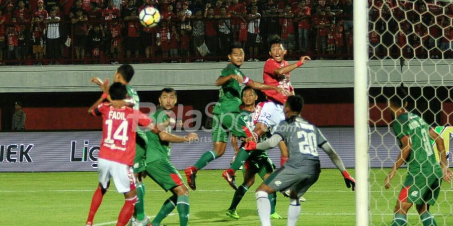 VIDEO - Kompilasi Serangan Maut yang Terjadi dalam Laga Bali United Vs PSMS Medan