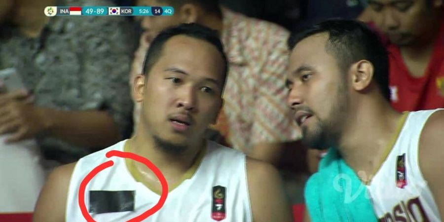 Kenapa Ada Selotip Hitam di Jersey Tim Basket Putra Indonesia?