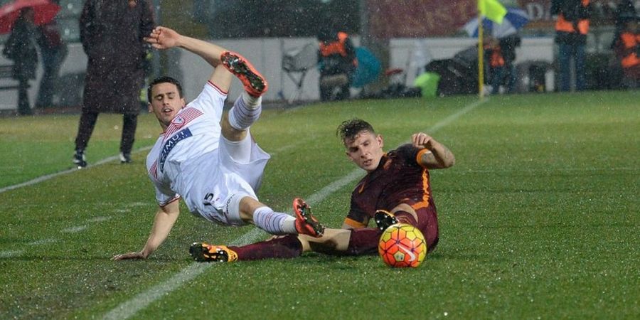 Barcelona dan PSG Sepakati Transfer Lucas Digne