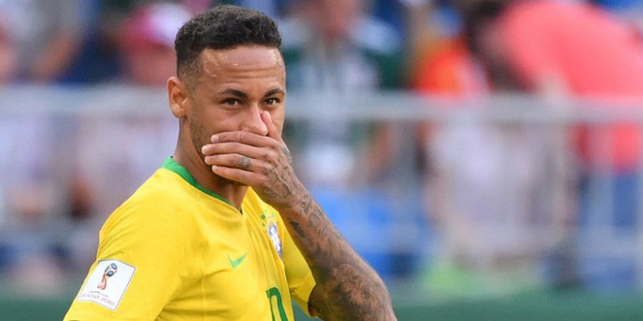 Didaulat Jadi Model, Neymar Berpose Begini Bersama Model Seksi asal Inggris