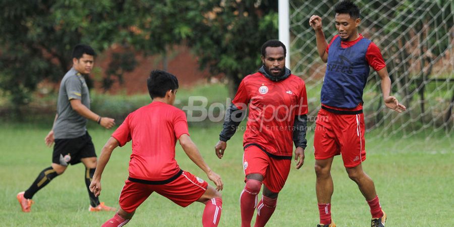 Pengakuan Septinus Alua Soal Debutnya di Piala AFC Kontra JDT