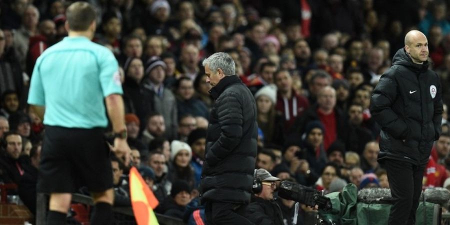 Pelatih West Ham Puji Aksi 'Tendang Botol' Mourinho