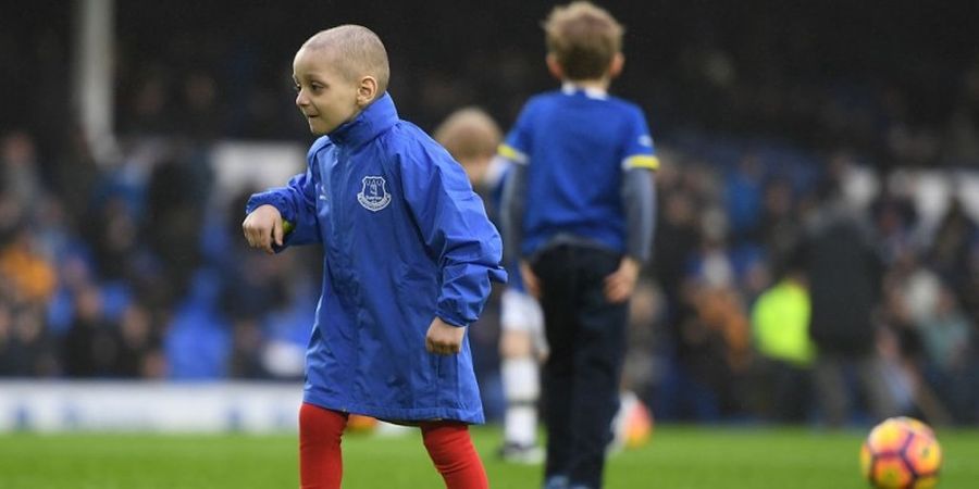 Bocah Penderita Kanker Jadi Penendang Kick-off Everton Vs Man City 