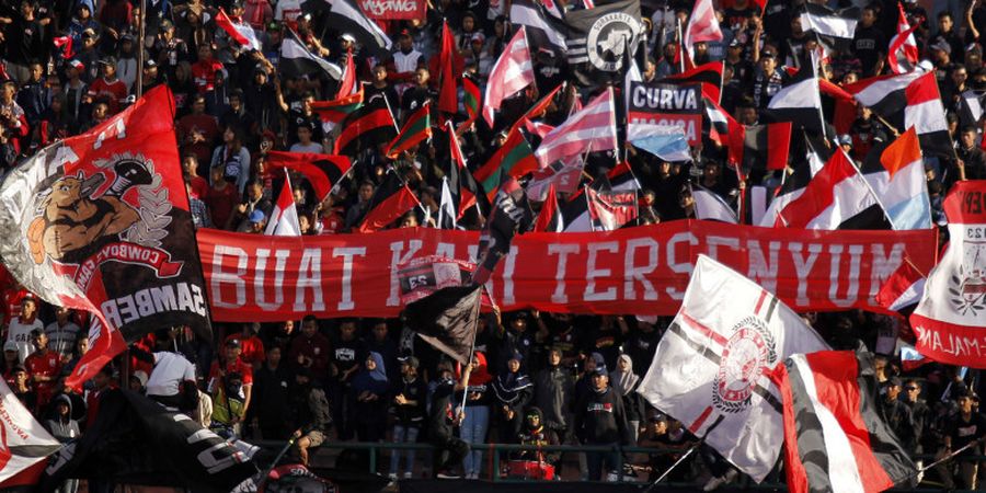 VIDEO - Salut! Walaupun Kalah, Persis Solo dan Pasoepati Bersama-sama Bernyanyi Satu Jiwa dan Tetap Optimis