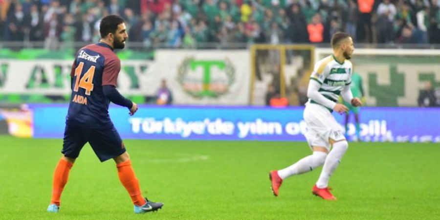Tak Bisa Kendalikan Diri, Pemain Buangan Barcelona Mengamuk di Liga Turki