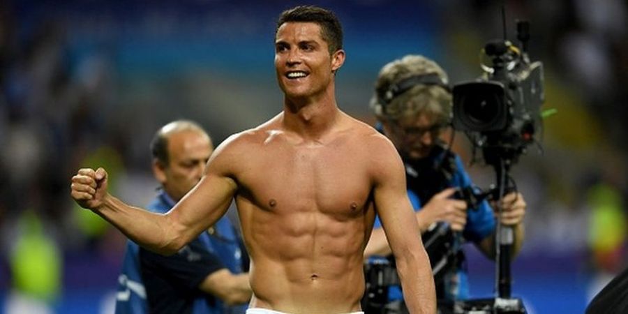 Ketika Ronaldo 'Membeku' Hanya dengan Balutan Celana Dalam