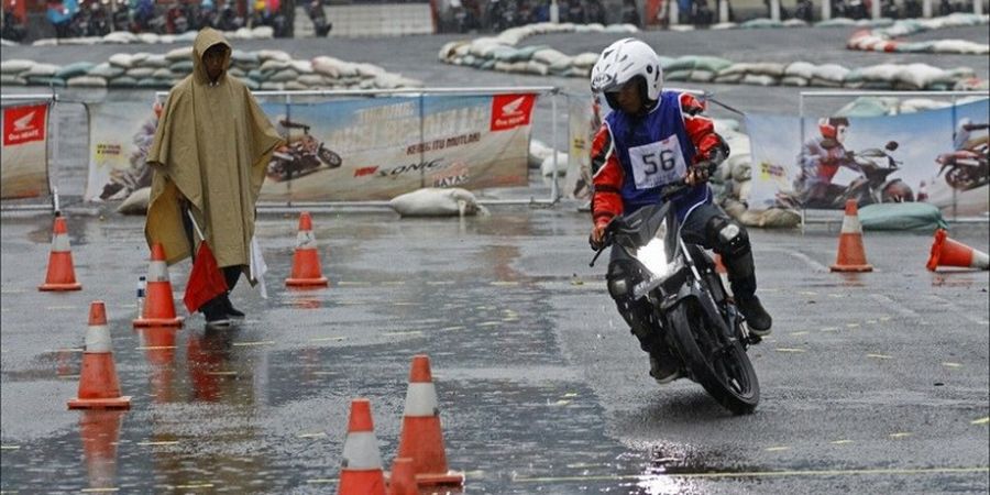 120 Peserta Ikuti Kompetisi Gymkhana pada Seri Terakhir Honda Dream Cup 2016