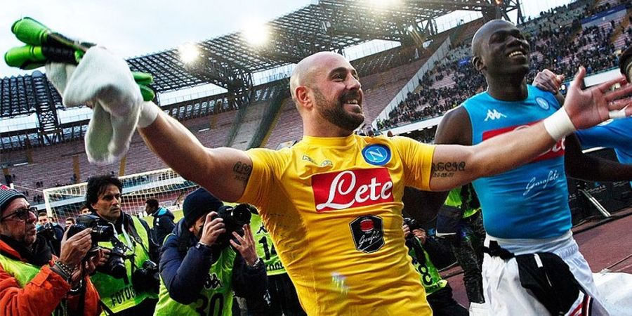 Sarri Minta Pepe Reina Bertahan Lebih Lama di Napoli 