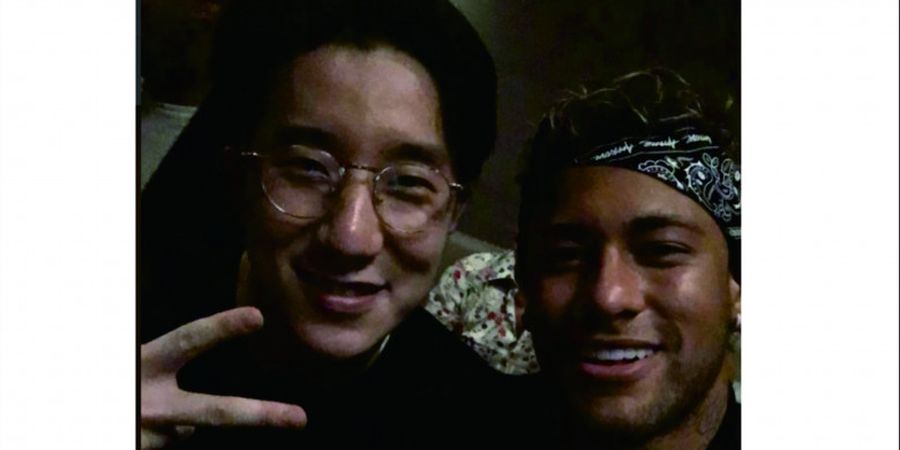Senyum Neymar Cerah Merekah Saat Bertemu dengan Putra Jackie Chan