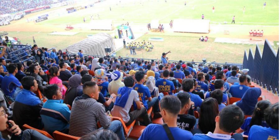 Stadion Jatinangor Membiru, Bobotoh Kawal Laga Pemain dan Legenda Persib Bandung