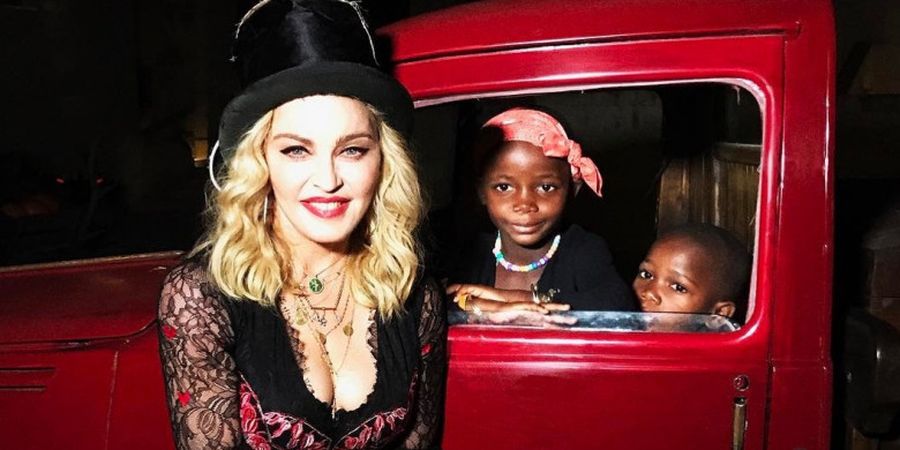 VIDEO - Anak Bermain di Klub Benfica, Madonna Putuskan Pindah ke Portugal