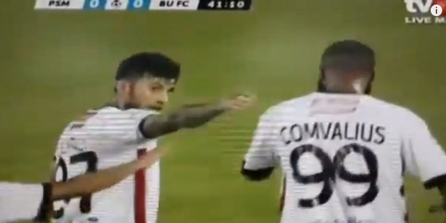 VIDEO -  Stefano Lilipaly Adu Pukul dengan Sylvano Comvalius di Laga PSM Melawan Bali United