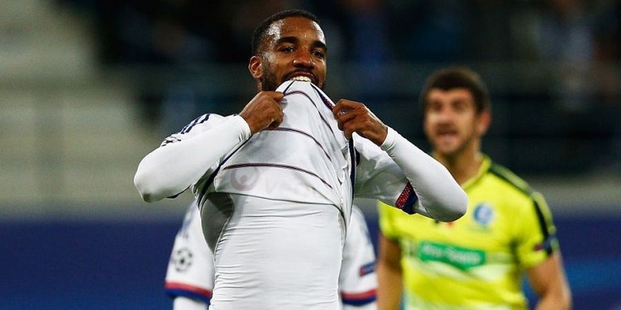 Fans Newcastle Sebut Rencana Transfer Lacazette Tidak Realistis