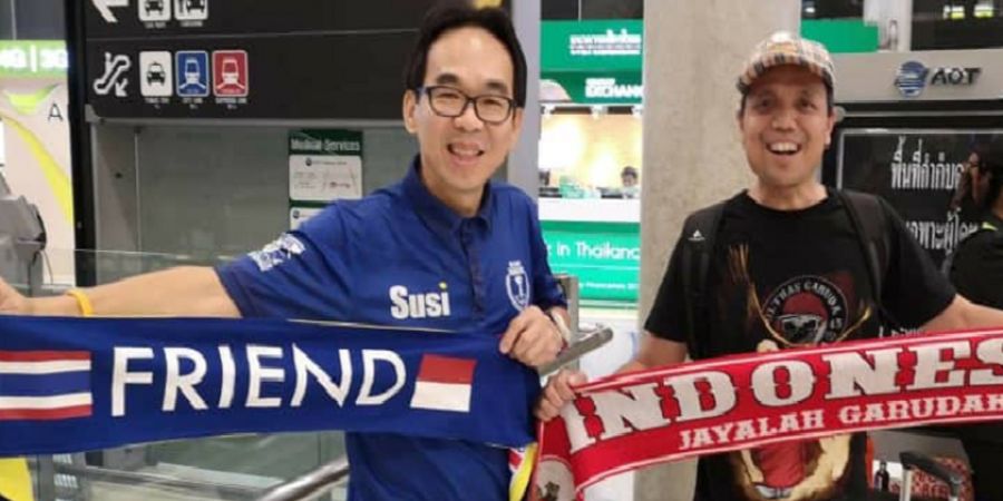 Piala AFF 2018 - Jelang Pertandingan, Fan Timnas Indonesia Tunjukan Keserasian dengan Pendukung Thailand