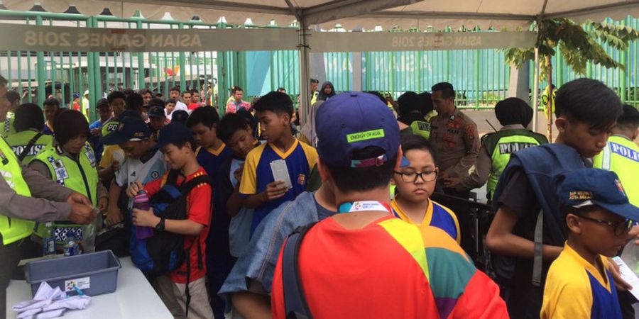 Anak Sekolah Ramaikan Laga Pertama Grup A Asian Games 2018