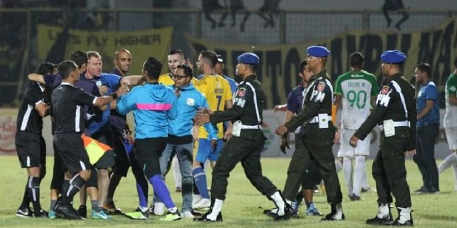 Sriwijaya FC Vs PSMS - Kemenangan Ayam Kinantan Diwarnai Kerusuhan dan Satu Kartu Merah