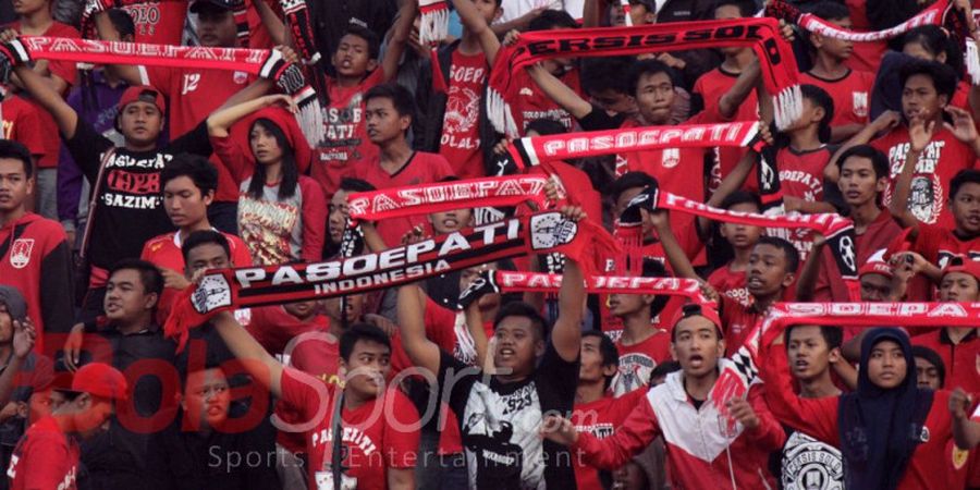 Bendera Palestina Berkibar Saat Aksi Protes PSSI Oleh Pasoepati 