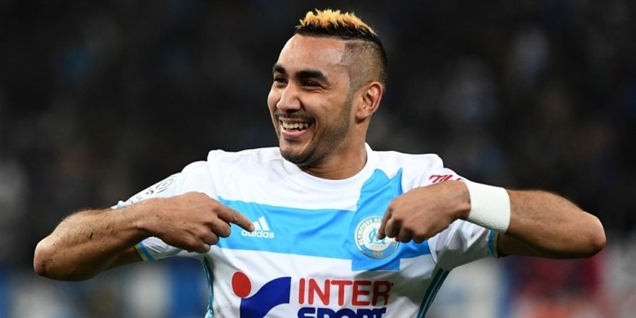 VIDEO - Gol Dimitri Payet yang Bikin Kiper Lawan Ciderai Diri Sendiri