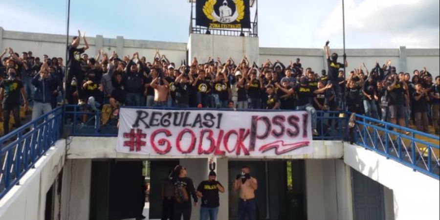 PSPS Riau Vs PSS Sleman - Duel Kreativitas Terjadi di Tribun Penonton Kedua Tim