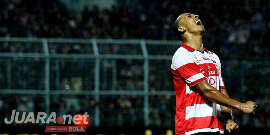 Madura United Vs Bhayangkara FC Imbang di Babak Pertama, Odemwingie Kartu Merah