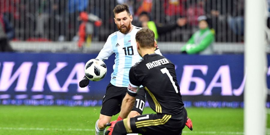 VIDEO - Tendangan Cungkil Lionel Messi Disundul Keluar Gawang oleh Bek Rusia, Argentina Menang Dramatis!