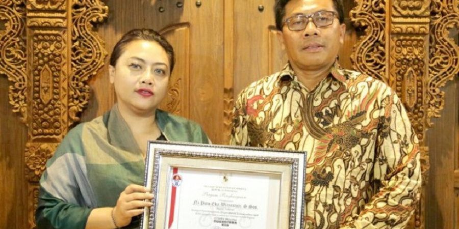 Bupati Tabanan Bali Dapat Penghargaan dari Menpora