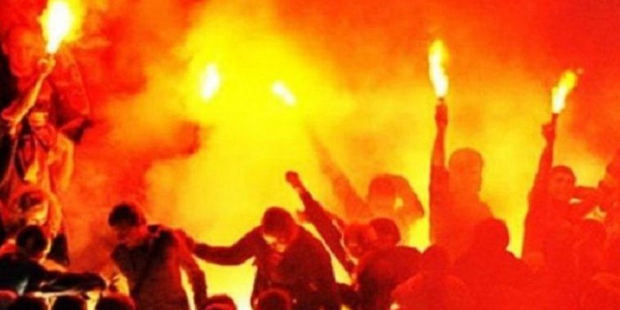 Suporter Klub di Malaysia Boleh Masuk, Sekalinya Datang Lempar Flare ke Lapangan