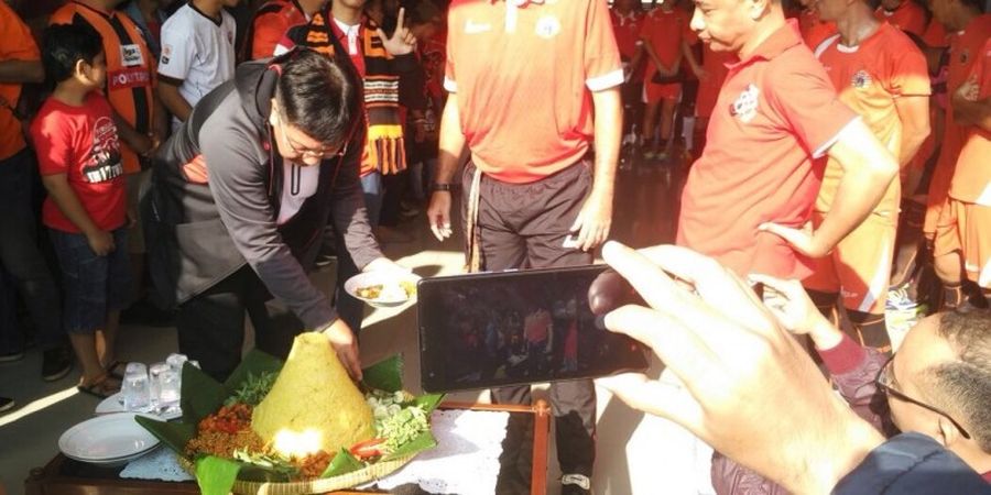 Nasi Tumpeng Jadi 'Menu' Latihan Pembuka Persija di Halim