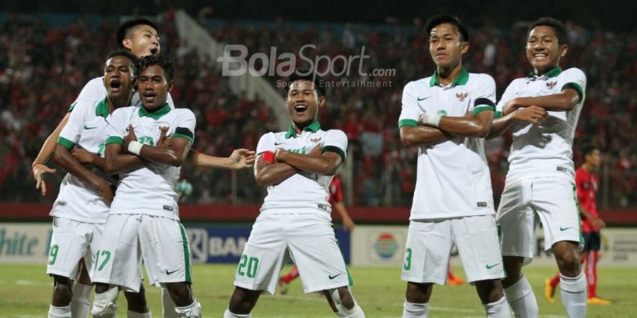 Pemain Timnas U-16 Indonesia dan Malaysia Suguhkan Pemandangan Indah Ini