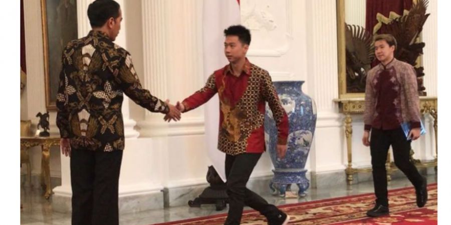 Jos Banget! Demi Menyambut Marcus Fernaldi/Kevin Sanjaya di Istana Negara, Presiden Jokowi Rela Memasang Shuttlecock di Dada dan Perut
