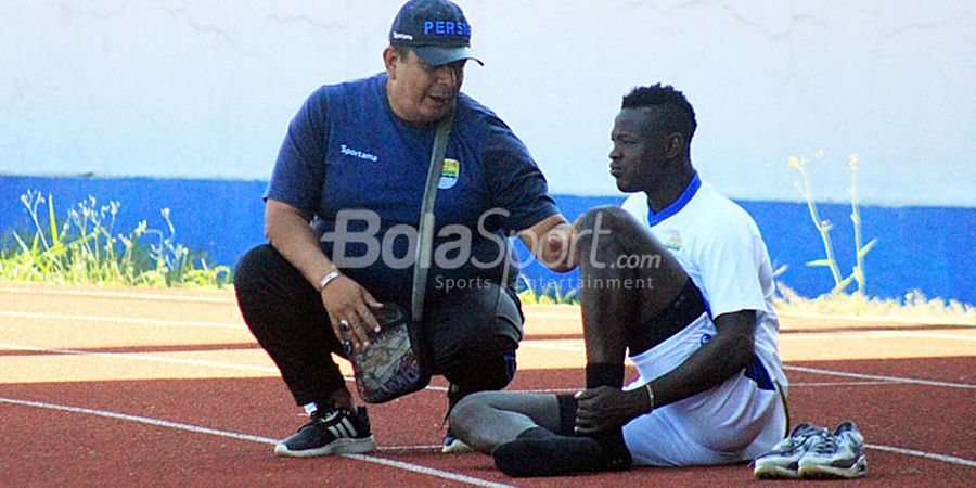 Penilaian Pelatih Persib Bandung soal Kondisi Ezechiel N'Douassel